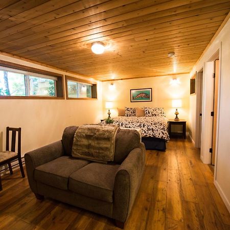 Skeena River House Bed & Breakfast Террас Экстерьер фото