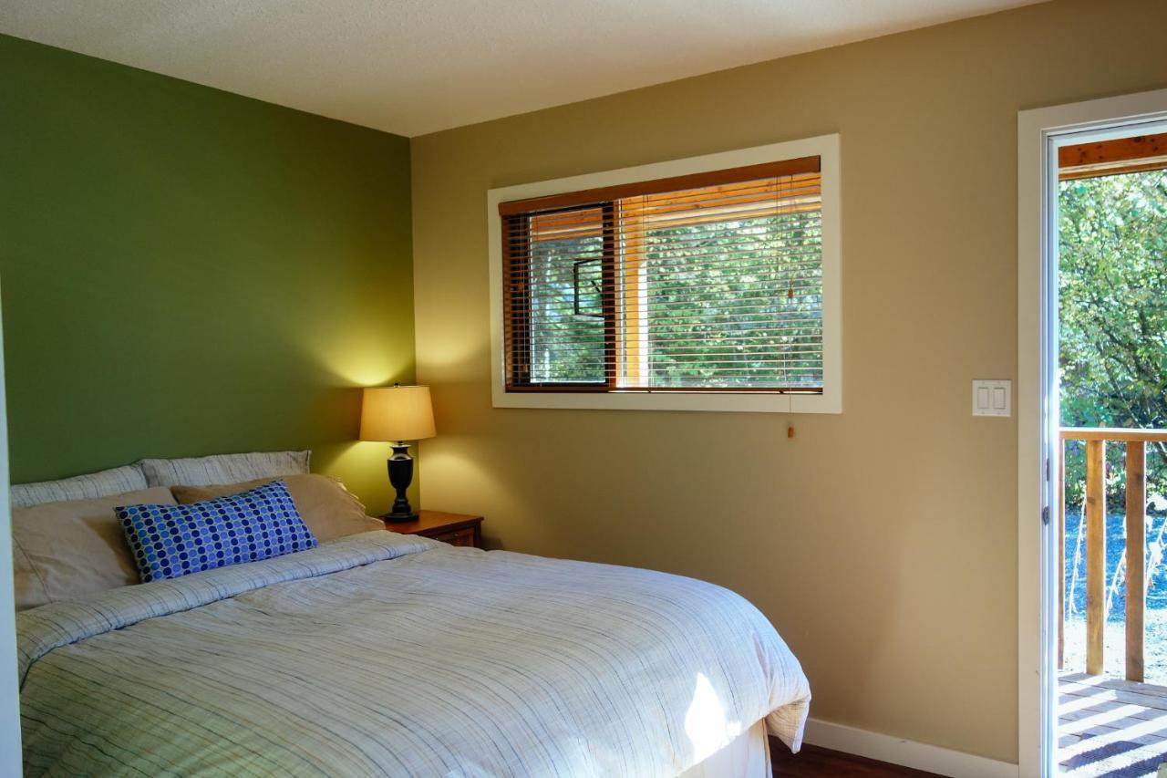 Skeena River House Bed & Breakfast Террас Экстерьер фото
